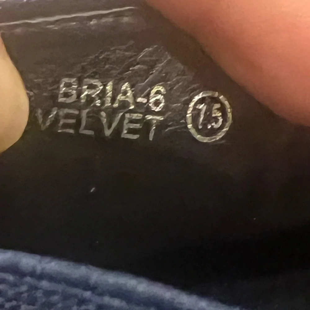 Love mark Royal blue velvet light weight women’s size 7.5